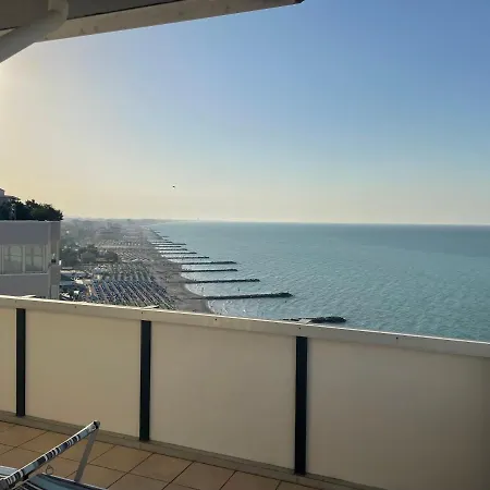 Attico Vista Mare 公寓
